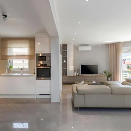 Cissa By Guide * Peroj