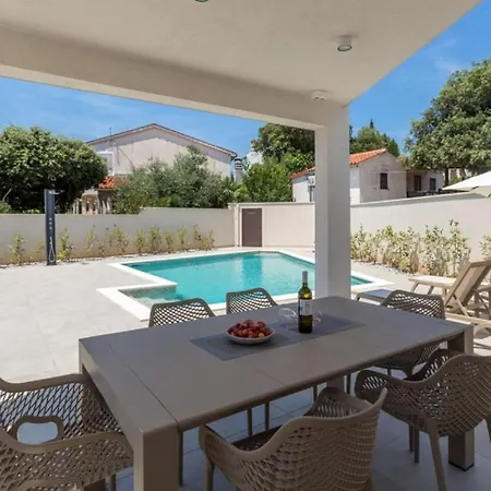 Cissa By Guide Villa