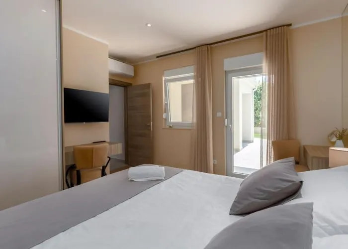 Cissa By Guide Peroj