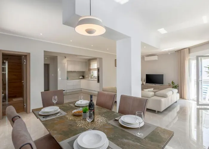 Cissa By Guide Peroj