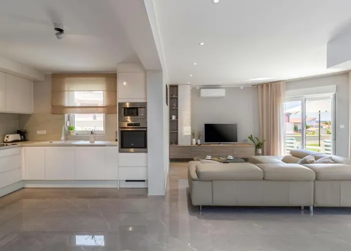 Cissa By Guide * Peroj