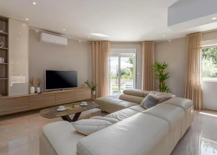 Villa Cissa By Guide Peroj