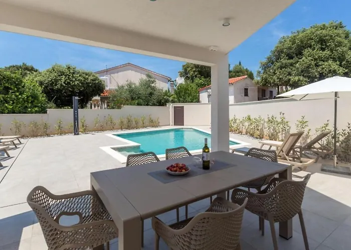 Cissa By Guide Villa